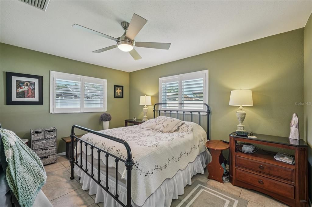 Active With Contract: $519,900 (4 beds, 2 baths, 1784 Square Feet)