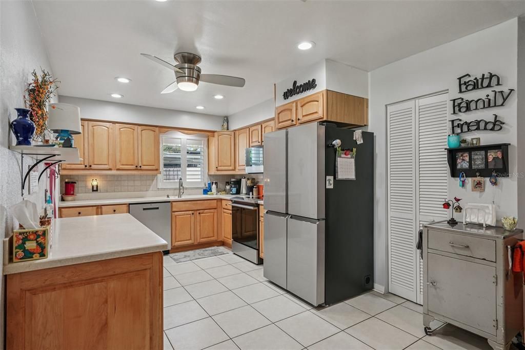 Active With Contract: $519,900 (4 beds, 2 baths, 1784 Square Feet)