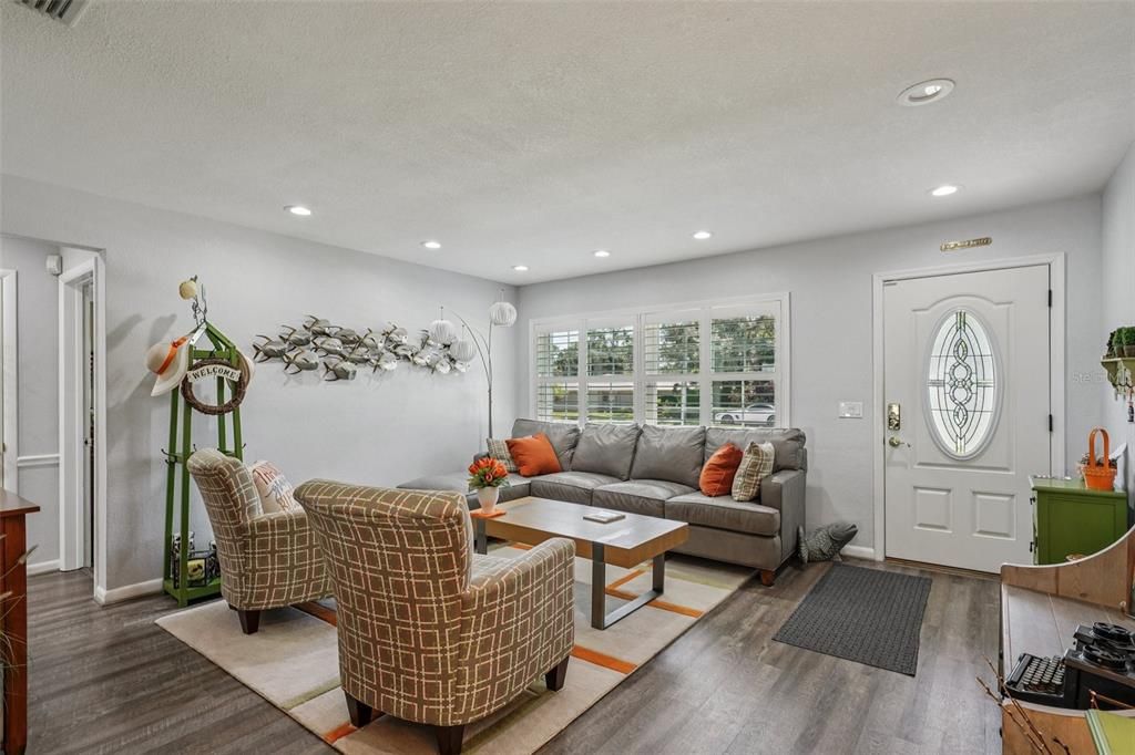 Active With Contract: $519,900 (4 beds, 2 baths, 1784 Square Feet)