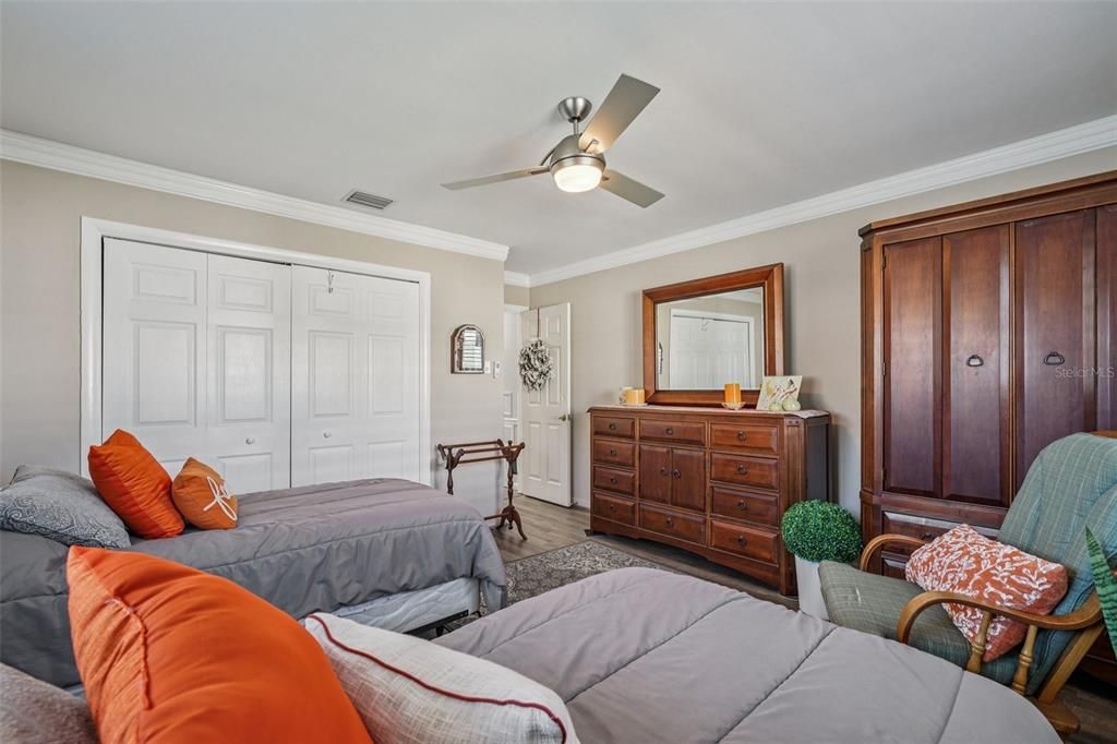 Active With Contract: $519,900 (4 beds, 2 baths, 1784 Square Feet)