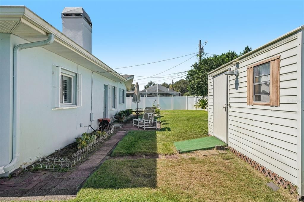 Active With Contract: $519,900 (4 beds, 2 baths, 1784 Square Feet)