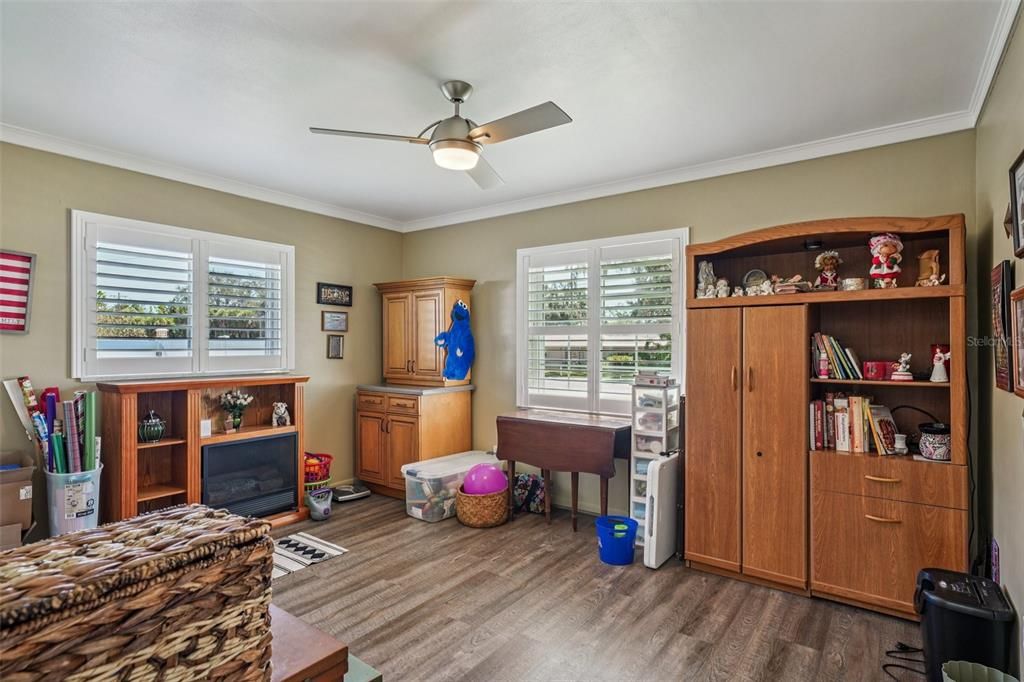 Active With Contract: $519,900 (4 beds, 2 baths, 1784 Square Feet)