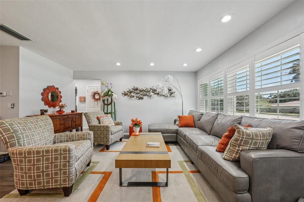 Active With Contract: $519,900 (4 beds, 2 baths, 1784 Square Feet)