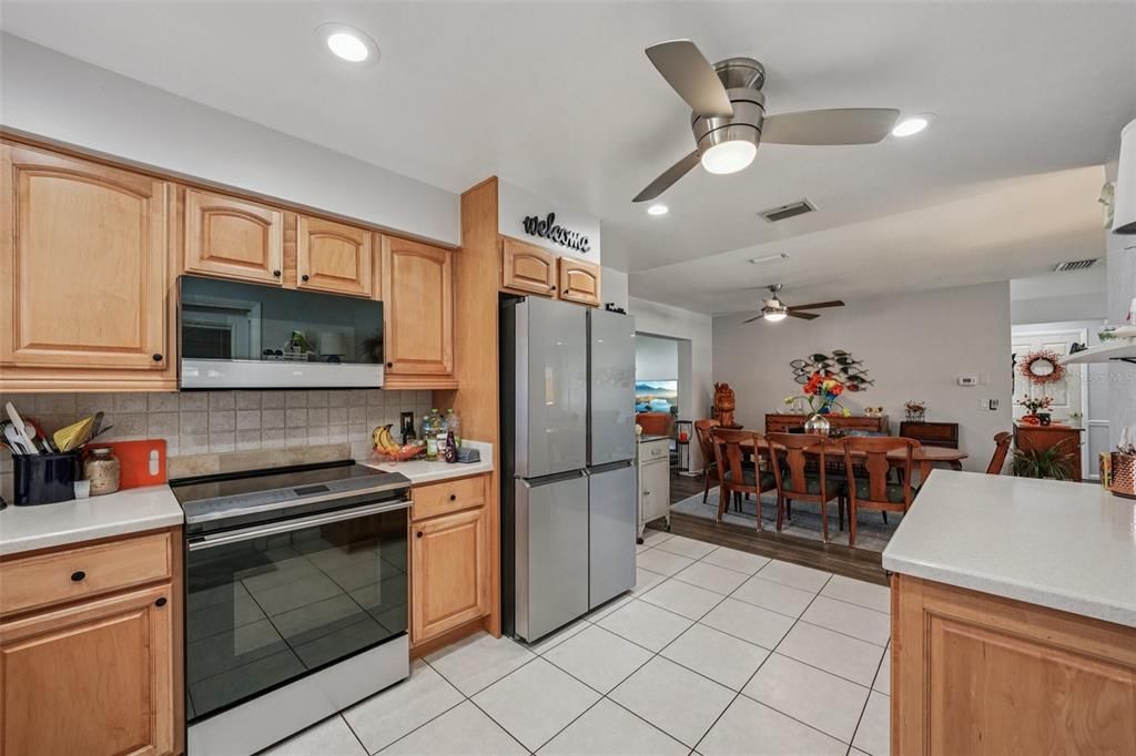 Active With Contract: $519,900 (4 beds, 2 baths, 1784 Square Feet)