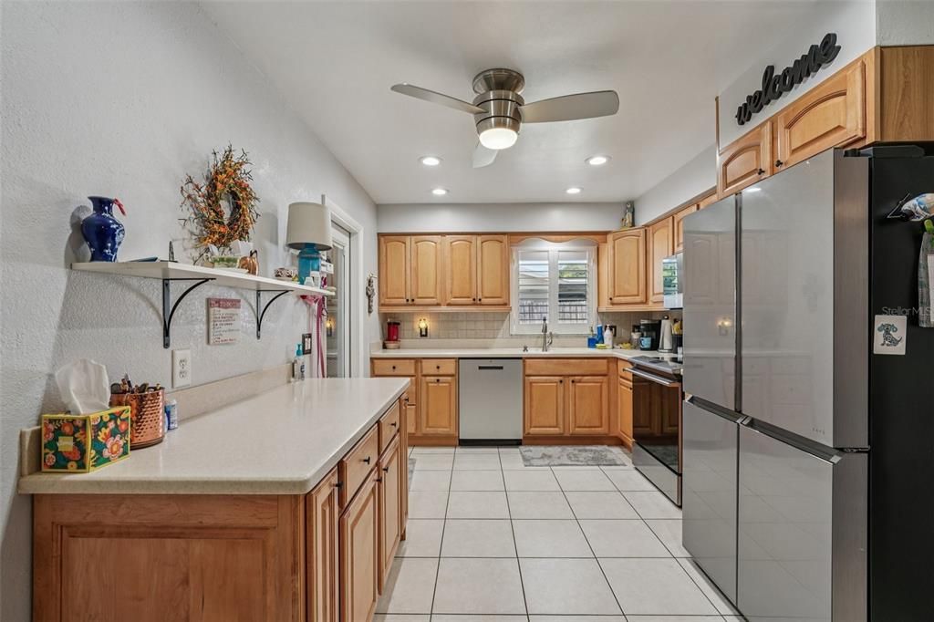 Active With Contract: $519,900 (4 beds, 2 baths, 1784 Square Feet)