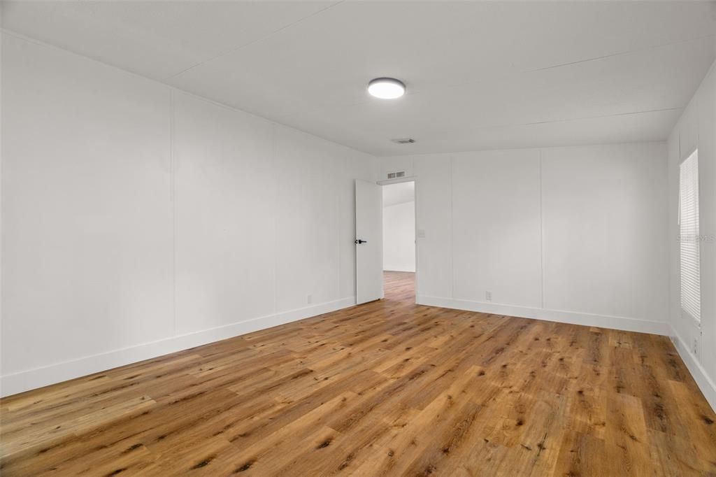 Activo con contrato: $225,000 (4 camas, 2 baños, 2052 Pies cuadrados)