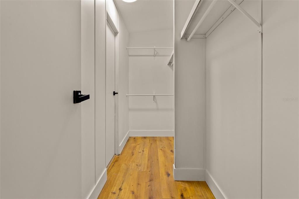 Activo con contrato: $225,000 (4 camas, 2 baños, 2052 Pies cuadrados)