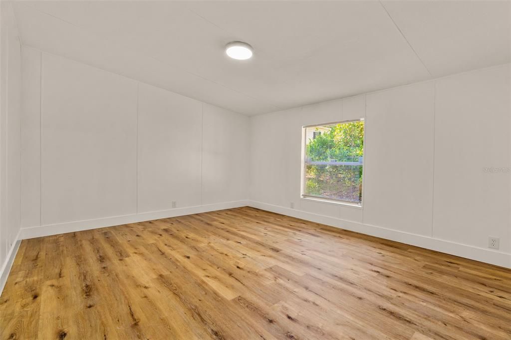 Activo con contrato: $225,000 (4 camas, 2 baños, 2052 Pies cuadrados)