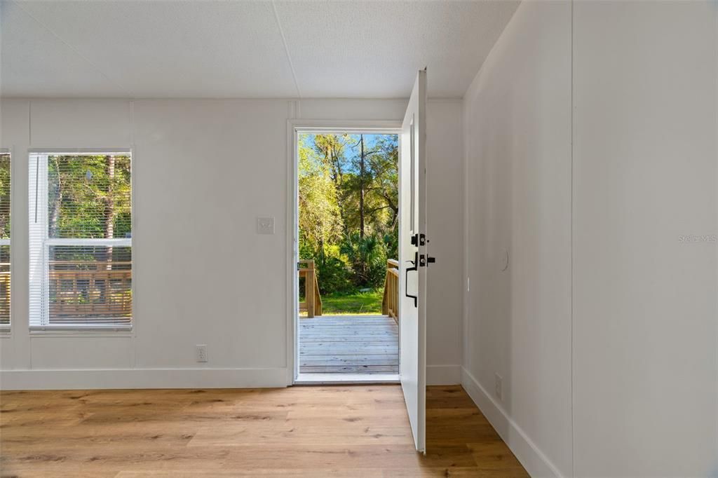 Activo con contrato: $225,000 (4 camas, 2 baños, 2052 Pies cuadrados)