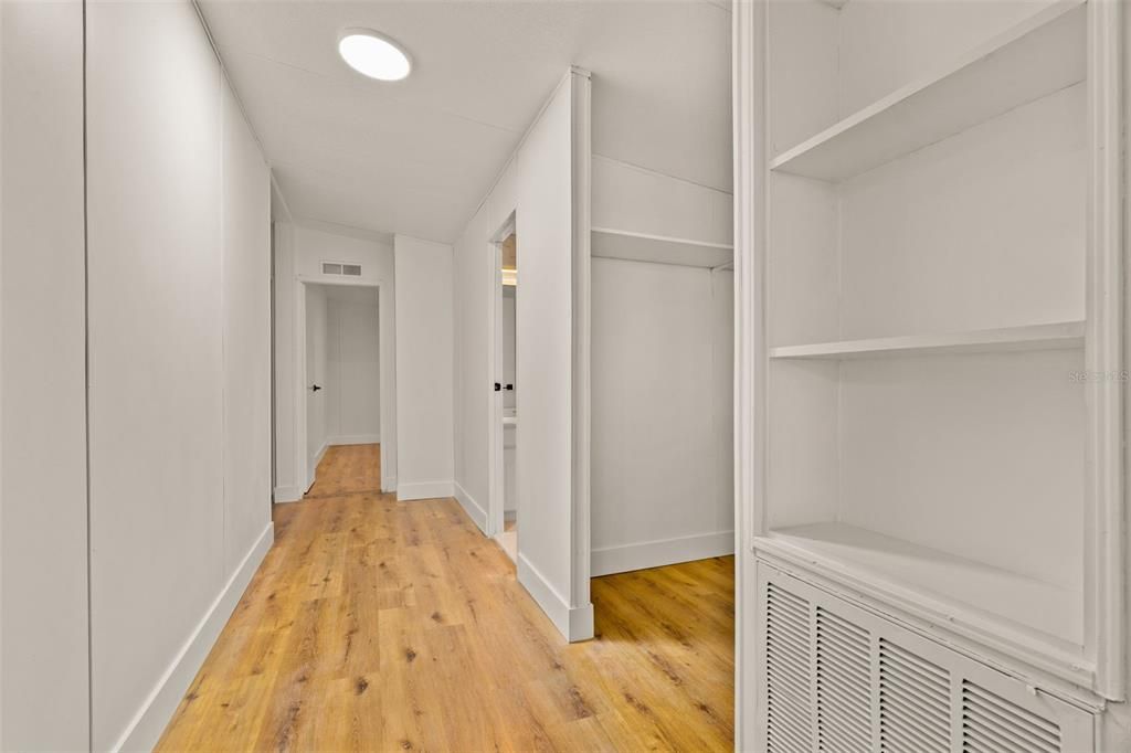 Activo con contrato: $225,000 (4 camas, 2 baños, 2052 Pies cuadrados)