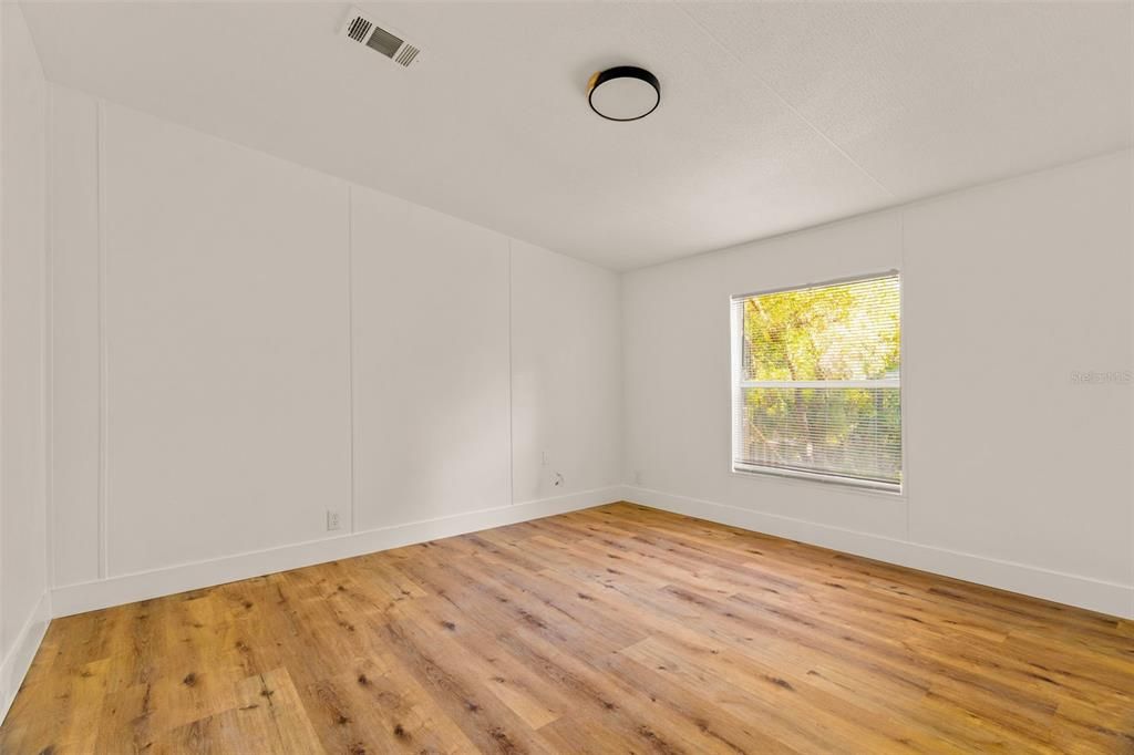 Activo con contrato: $225,000 (4 camas, 2 baños, 2052 Pies cuadrados)