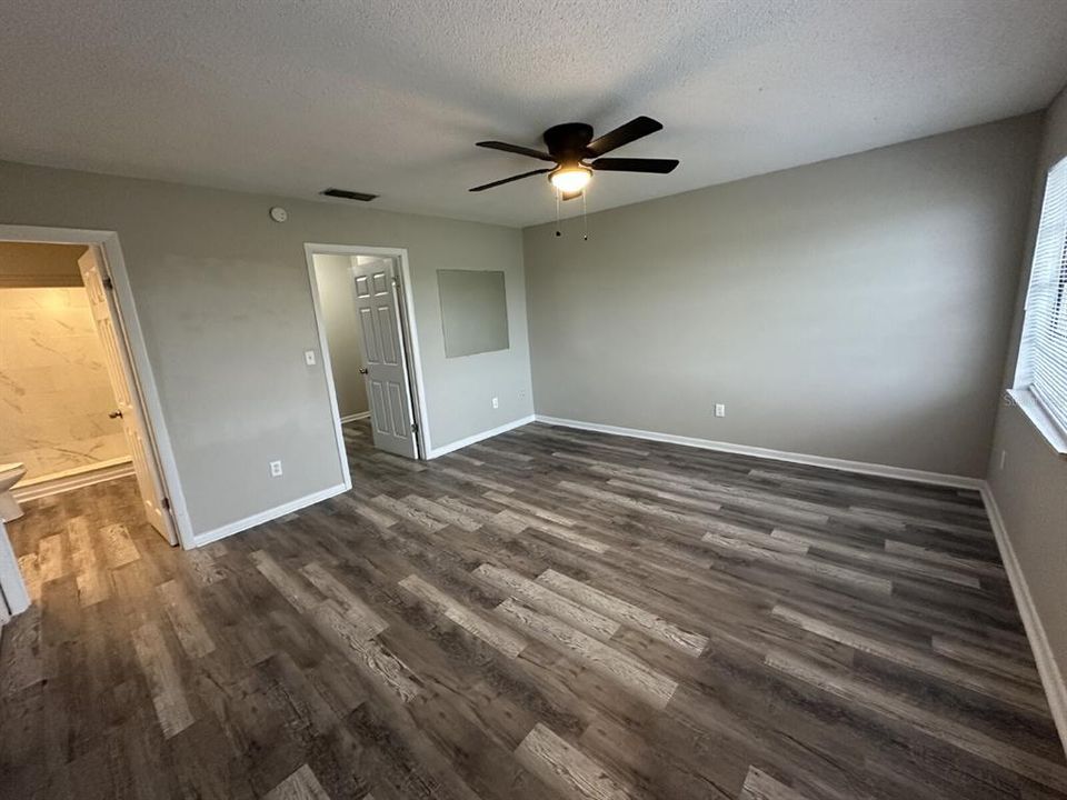 出租: $1,345 (2 贝兹, 2 浴室, 960 平方英尺)