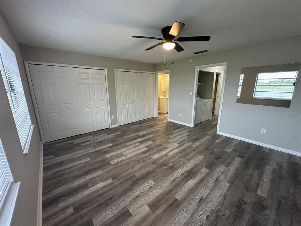 出租: $1,345 (2 贝兹, 2 浴室, 960 平方英尺)