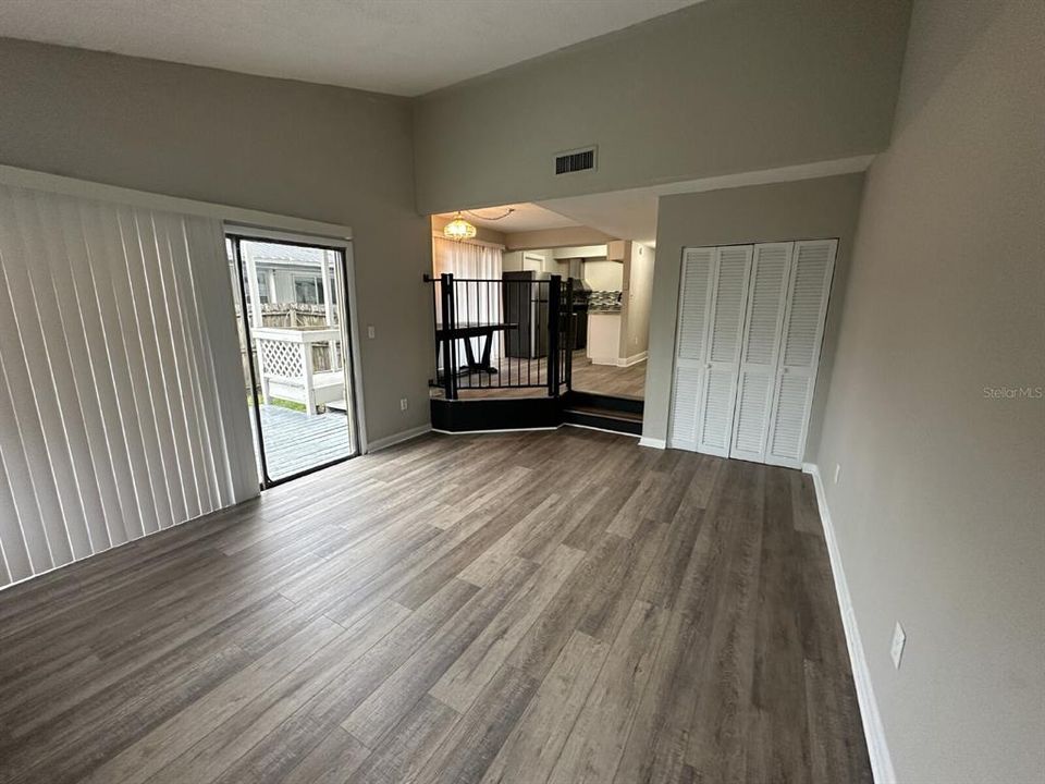 出租: $1,345 (2 贝兹, 2 浴室, 960 平方英尺)