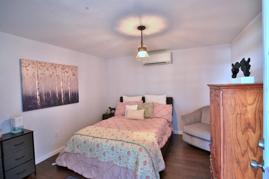 For Sale: $1,695,000 (5 beds, 3 baths, 1400 Square Feet)