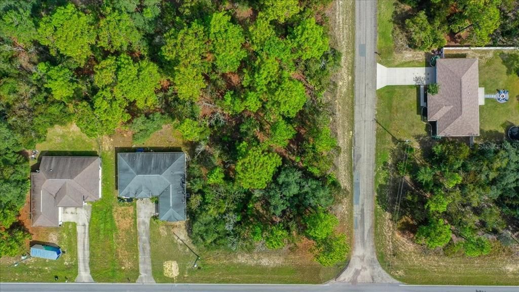 На продажу: $34,900 (0.28 acres)