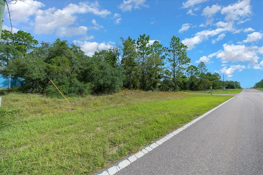 На продажу: $34,900 (0.28 acres)