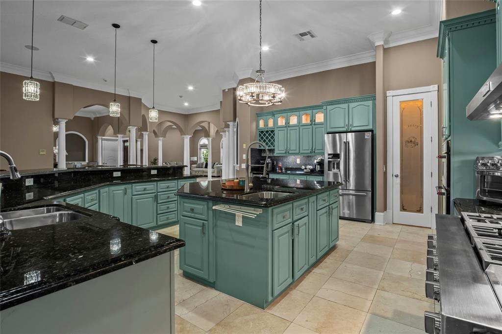 For Sale: $1,375,000 (4 beds, 4 baths, 5478 Square Feet)