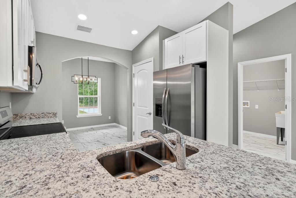 For Sale: $275,000 (3 beds, 2 baths, 1423 Square Feet)