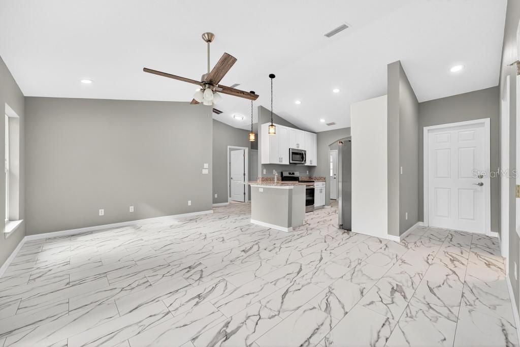 For Sale: $275,000 (3 beds, 2 baths, 1423 Square Feet)