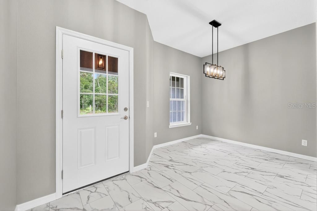 For Sale: $275,000 (3 beds, 2 baths, 1423 Square Feet)