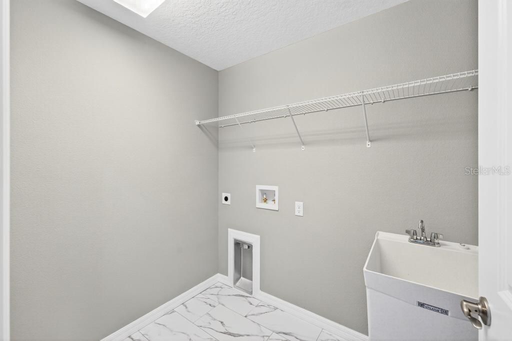 For Sale: $275,000 (3 beds, 2 baths, 1423 Square Feet)