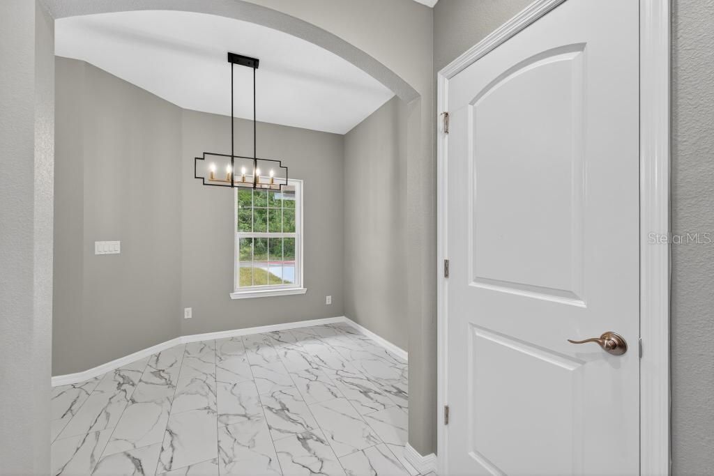 For Sale: $275,000 (3 beds, 2 baths, 1423 Square Feet)