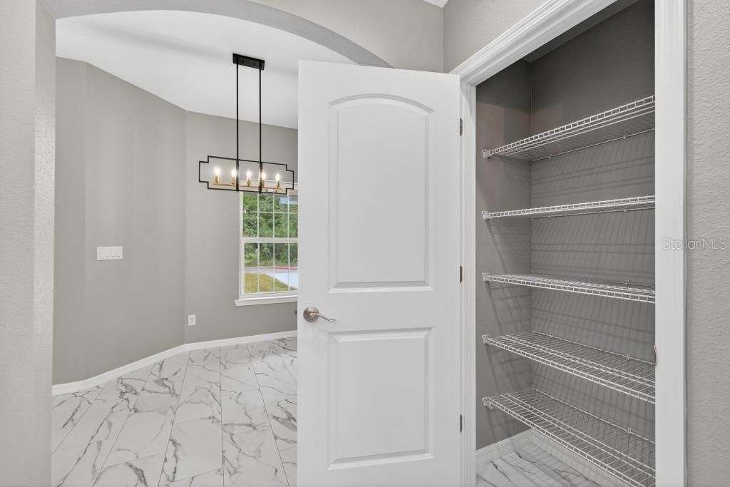 For Sale: $275,000 (3 beds, 2 baths, 1423 Square Feet)