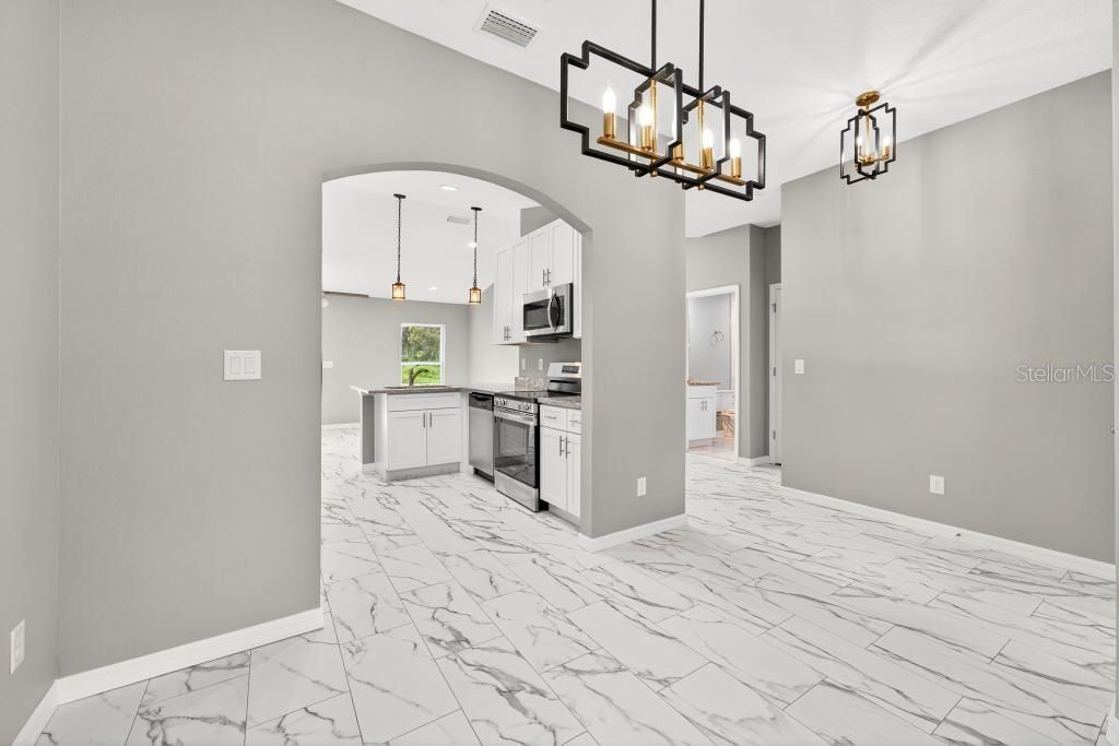 For Sale: $275,000 (3 beds, 2 baths, 1423 Square Feet)