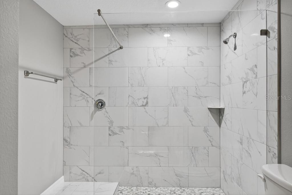 For Sale: $275,000 (3 beds, 2 baths, 1423 Square Feet)