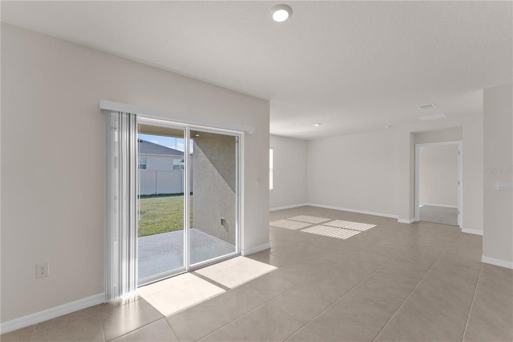 出租: $2,400 (4 贝兹, 2 浴室, 1828 平方英尺)