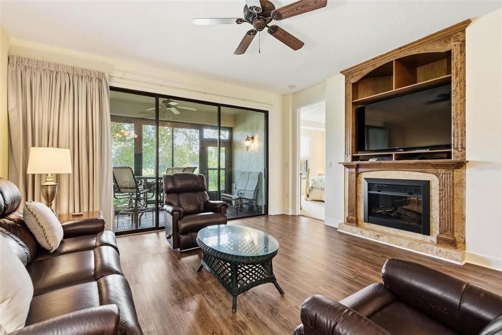 For Sale: $469,000 (2 beds, 2 baths, 2201 Square Feet)