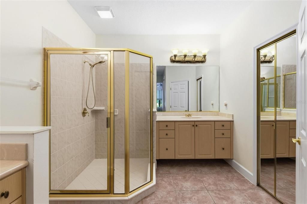 For Sale: $469,000 (2 beds, 2 baths, 2201 Square Feet)