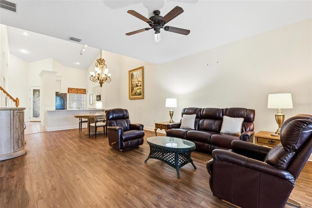 For Sale: $469,000 (2 beds, 2 baths, 2201 Square Feet)