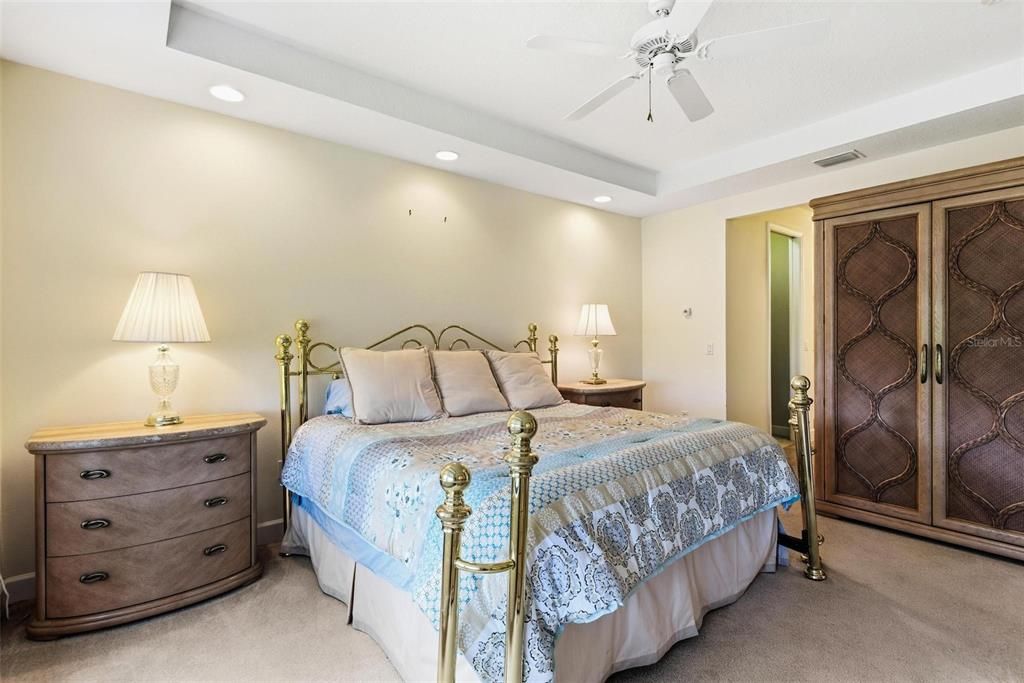 For Sale: $469,000 (2 beds, 2 baths, 2201 Square Feet)