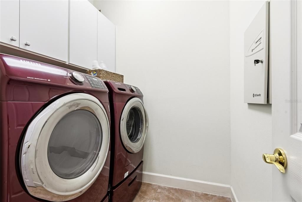 For Sale: $469,000 (2 beds, 2 baths, 2201 Square Feet)