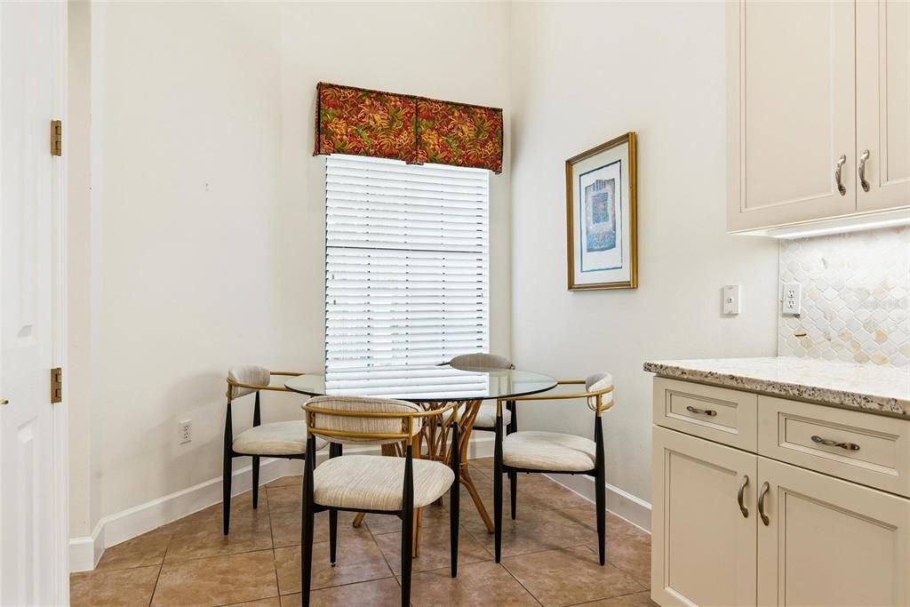 For Sale: $469,000 (2 beds, 2 baths, 2201 Square Feet)