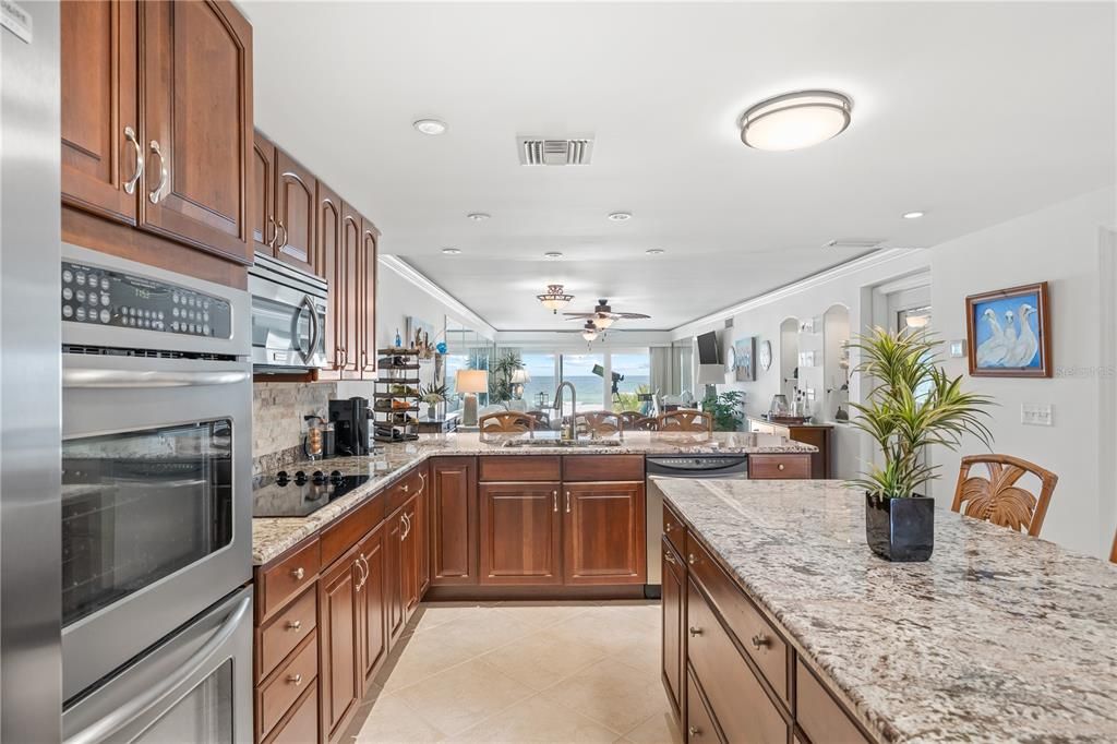 En Venta: $895,000 (2 camas, 2 baños, 1387 Pies cuadrados)