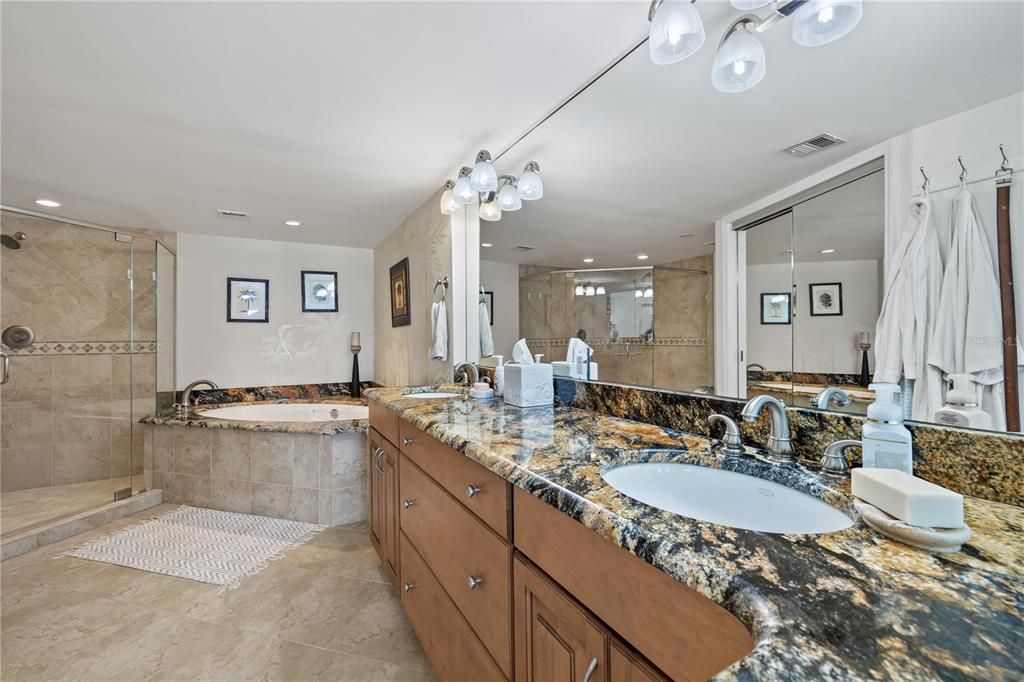 En Venta: $895,000 (2 camas, 2 baños, 1387 Pies cuadrados)