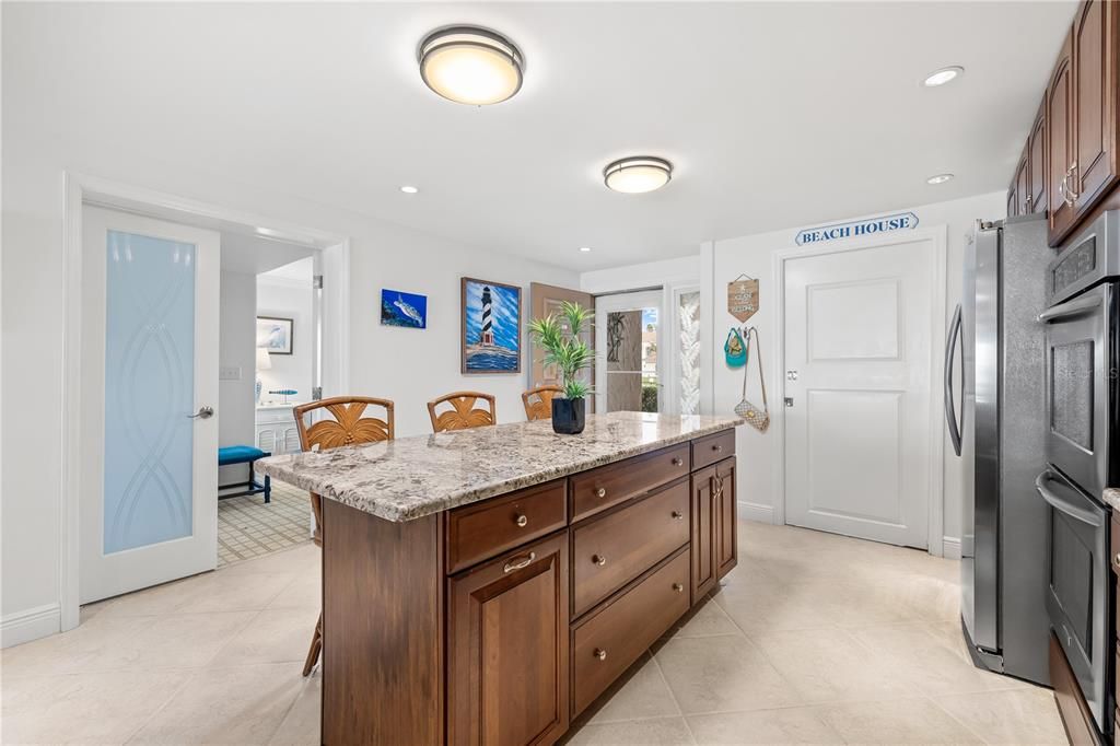 En Venta: $895,000 (2 camas, 2 baños, 1387 Pies cuadrados)