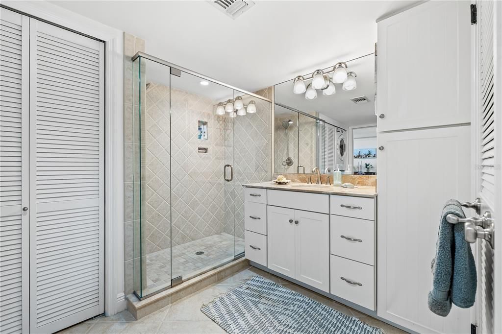 En Venta: $895,000 (2 camas, 2 baños, 1387 Pies cuadrados)