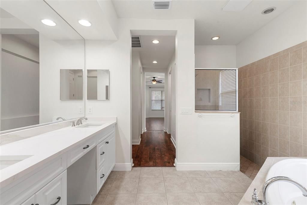 En Venta: $645,000 (4 camas, 3 baños, 2941 Pies cuadrados)