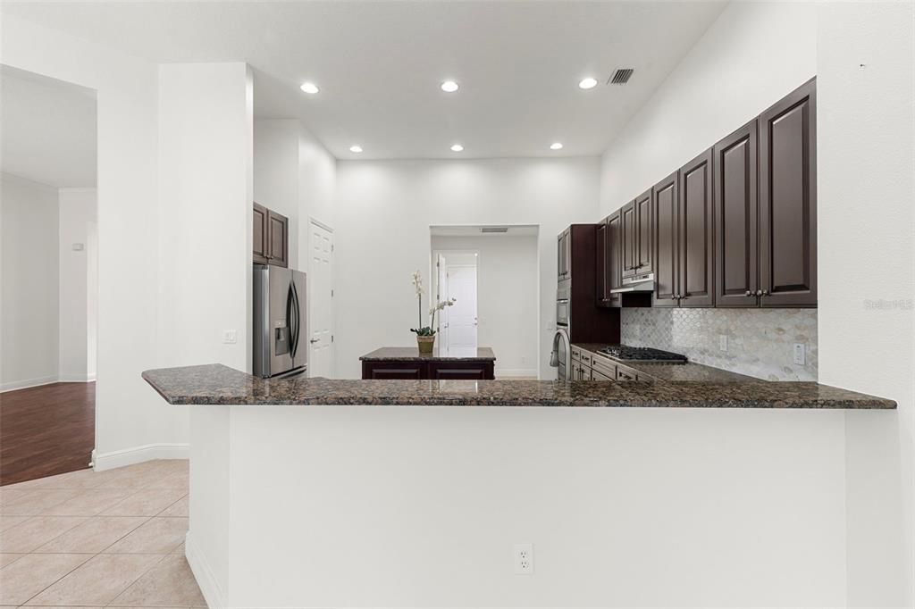 En Venta: $645,000 (4 camas, 3 baños, 2941 Pies cuadrados)