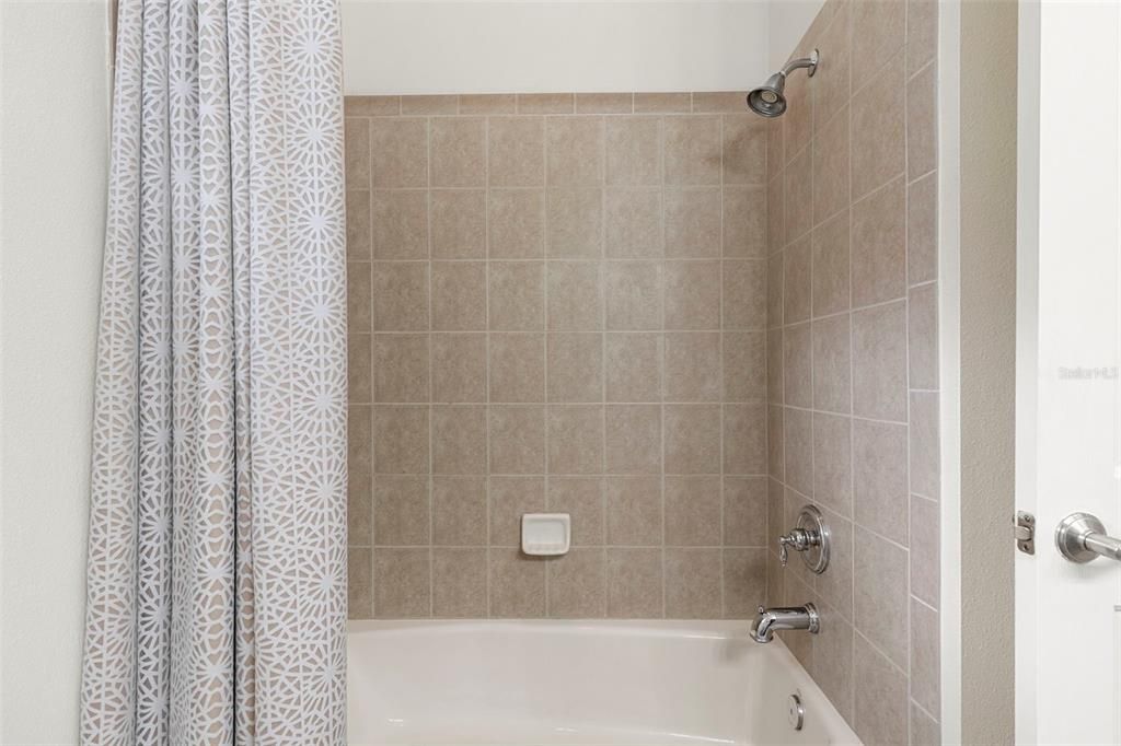 En Venta: $645,000 (4 camas, 3 baños, 2941 Pies cuadrados)