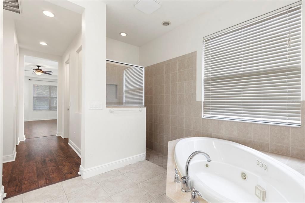 En Venta: $645,000 (4 camas, 3 baños, 2941 Pies cuadrados)