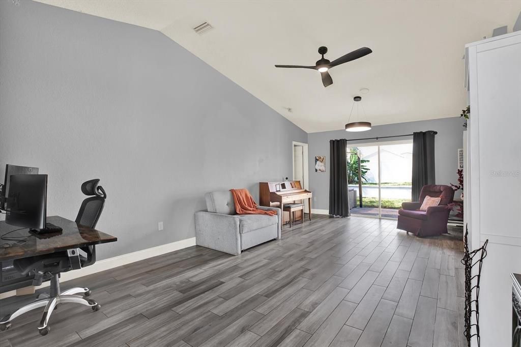 待售: $338,000 (4 贝兹, 2 浴室, 2280 平方英尺)