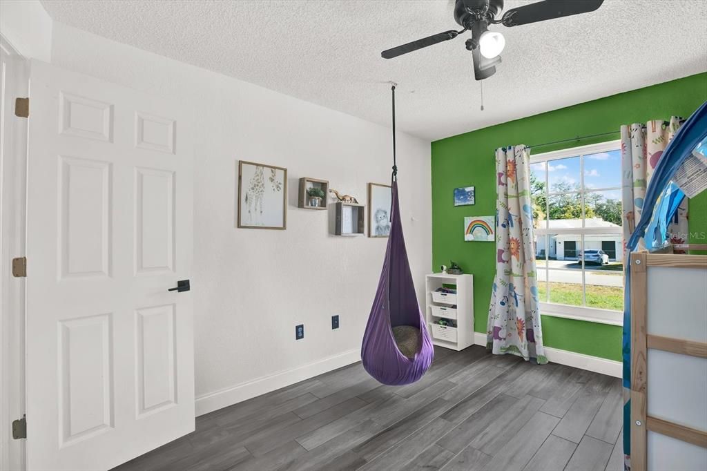 待售: $338,000 (4 贝兹, 2 浴室, 2280 平方英尺)