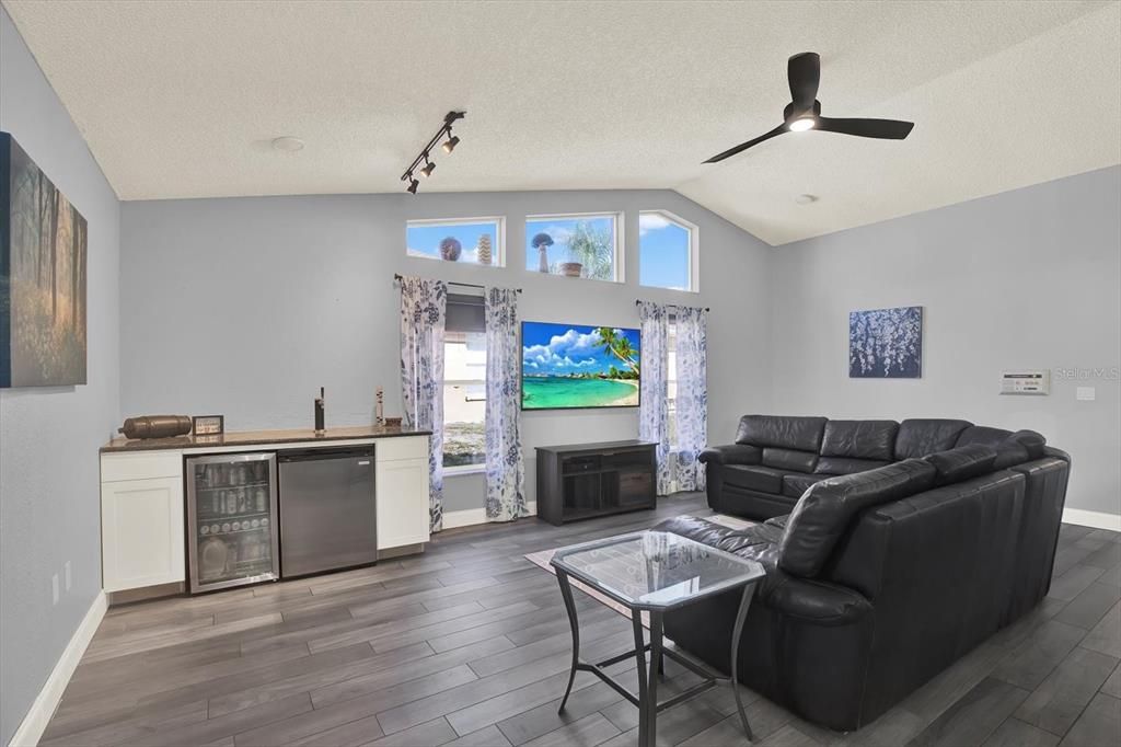 待售: $338,000 (4 贝兹, 2 浴室, 2280 平方英尺)