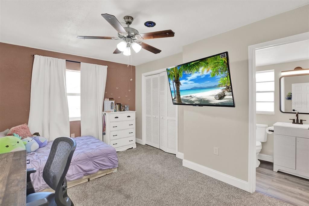 待售: $338,000 (4 贝兹, 2 浴室, 2280 平方英尺)