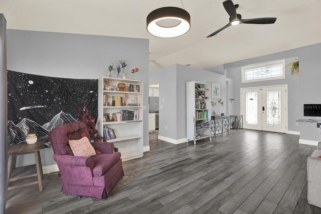 待售: $338,000 (4 贝兹, 2 浴室, 2280 平方英尺)